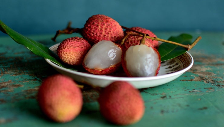 Litschi/Litchi– rauhe Schale, harter Kern