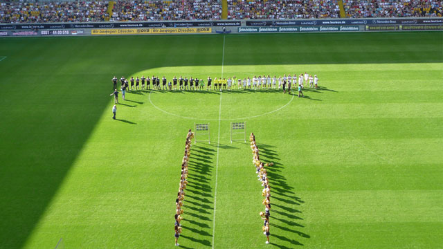 Laureus Benefiz-Spiel 2013 – Kicken in Dresden