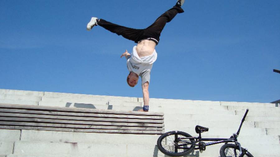 BMX meets Freerun &amp; Breakdance