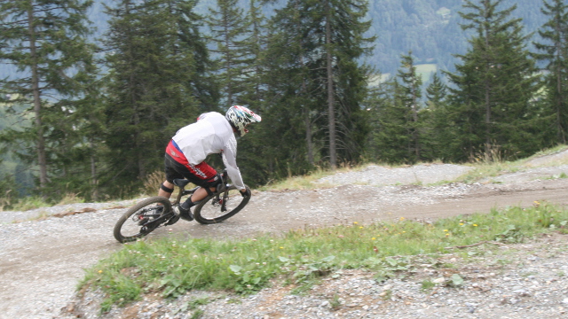 Mountainbike Downhill – Richtig Kurven fahren