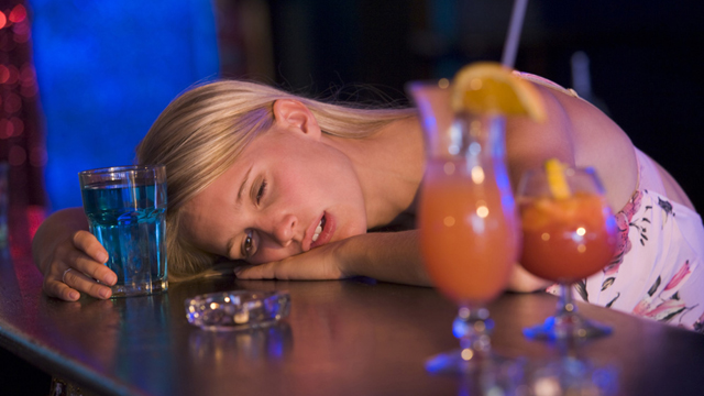 Hilft Alkohol wirklich beim Einschlafen